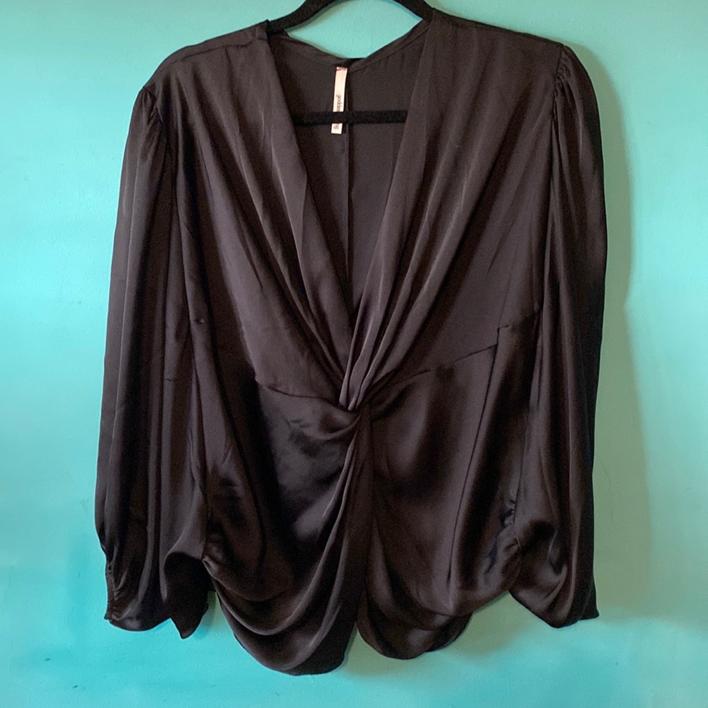goddess wing top